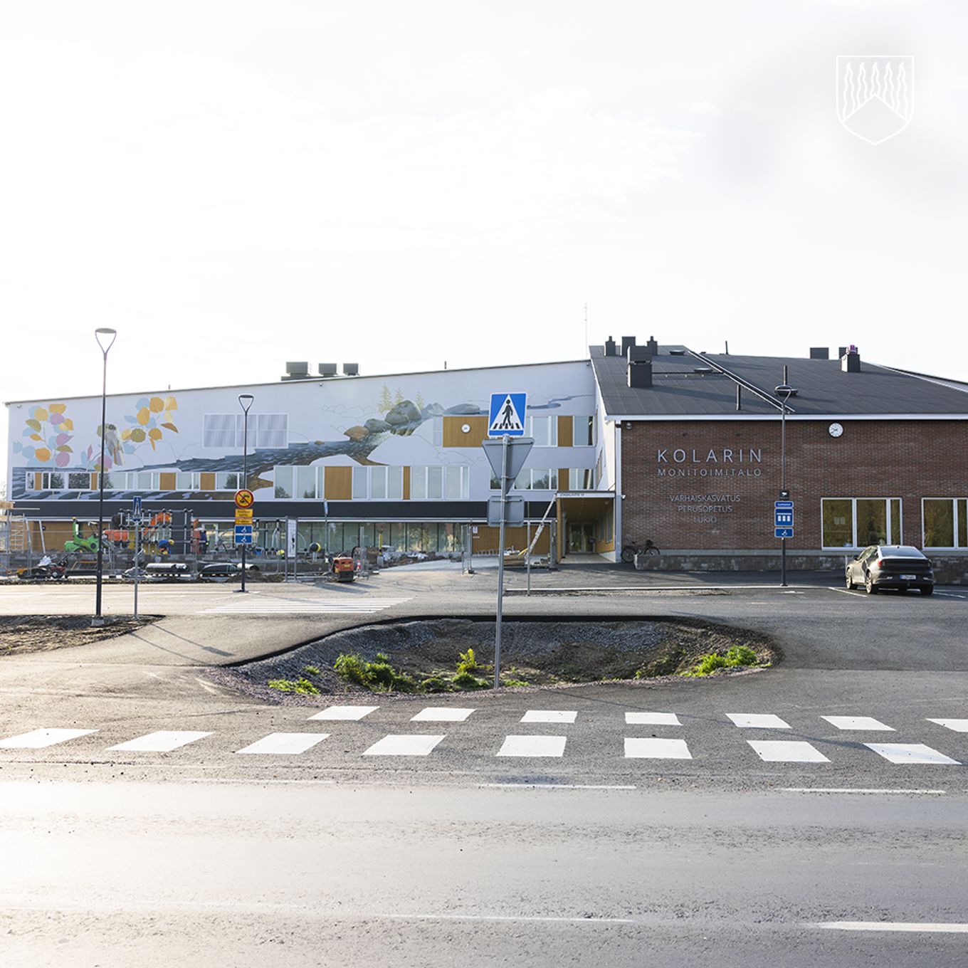 Kolarin monitoimitalo Jokijalantieltä katsottuna.